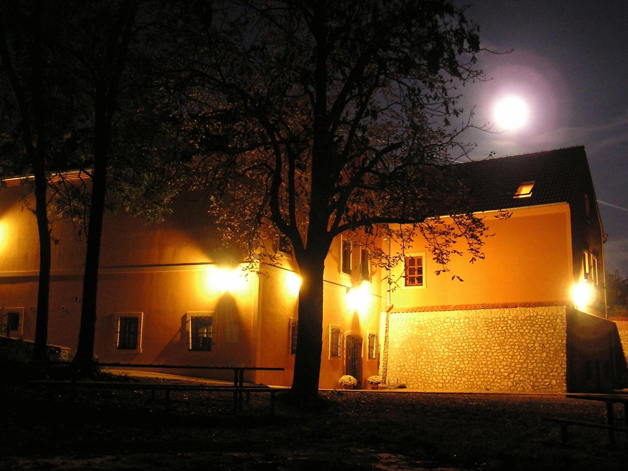 Penzion Zatisi Mikulov Exterior photo