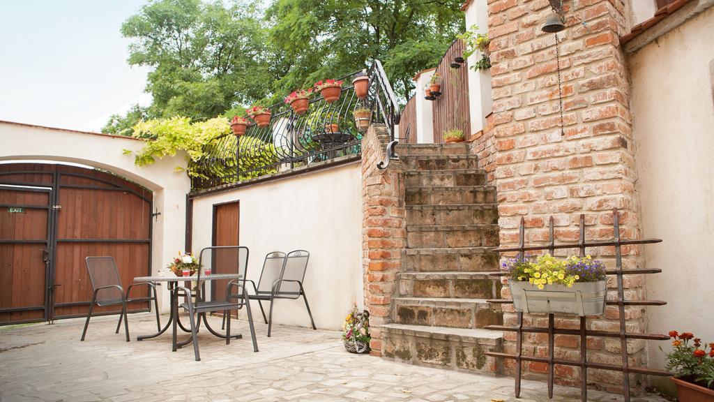 Penzion Zatisi Mikulov Exterior photo